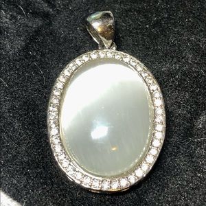 LAST CHANCE🐈Pretty white cats eye in CZ stones